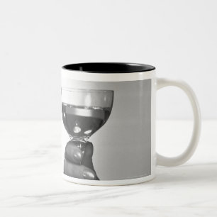 Ein Toast Zweifarbige Tasse