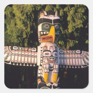 Ein Totempfahl in Vancouver, Kanada. Quadratischer Aufkleber