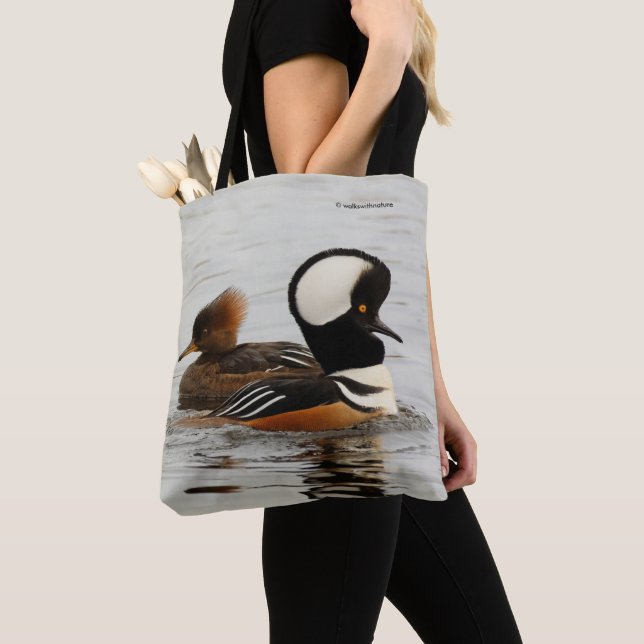 Ein Treffen gehobener Merganser Tasche (Von Nahem)