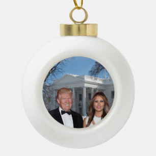 Ein Trump-Weihnachten: Donald und Melania Keramik Kugel-Ornament