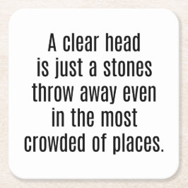 Ein Untersetzer mit einem leeren Kopfpapier