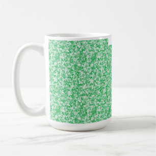 Ein üppiger, grüner Farn mit zarten, rauen Fronten Kaffeetasse