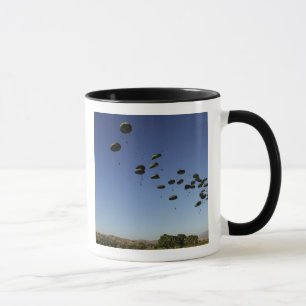 Ein US-LuftwaffeC-17 Globemaster III 2 Tasse