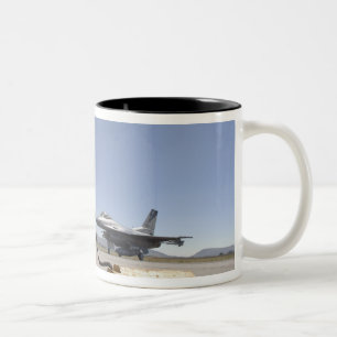 Ein US-Luftwaffen-Crewleiter Zweifarbige Tasse