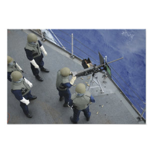 Ein US-Seemann feuert ein 50 Kaliber M2HB ab Fotodruck