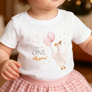 Ein verrückter Gänse-Springparty-Bauernhof-Erster- Baby T-shirt