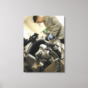 Ein völlig zusammengebauter Flug-Crewsturzhelm Leinwanddruck