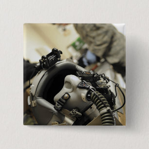 Ein vollständig montierter Helm für die Crew Button