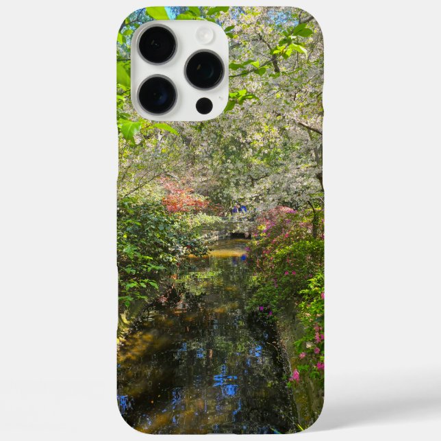 ein von Blume umgebener Garten iPhone 16 Pro Max Hülle (Rückseite)