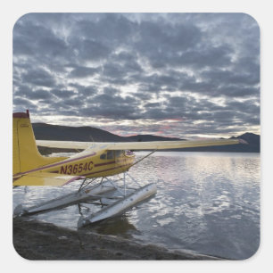 Ein Wasserflugzeug im malerischen Takahula-See Quadratischer Aufkleber