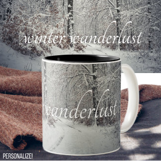 Ein Weg durch den verzauberten Winterwald Zweifarbige Tasse