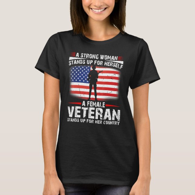 Ein weiblicher Veteran steht für ihr Land T-Shirt (Vorderseite)