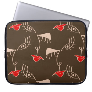 Ein weibliches Gesicht: abstraktes Muster. Laptopschutzhülle