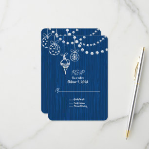 Ein Weihnachtsfest in weißem Chalk auf blau RSVP Karte