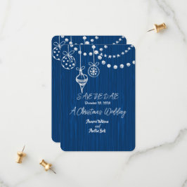 Ein Weihnachtsfest in weißem Chalk auf blau Save The Date