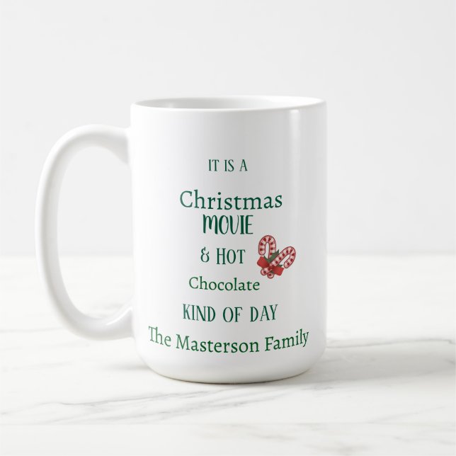 Ein Weihnachtsfilm und heiße Schokolade Kaffeetasse (Links)