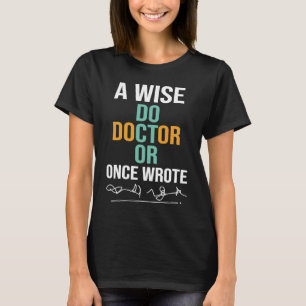 Ein weiser Doktor schrieb einmal die Handschrift e T-Shirt