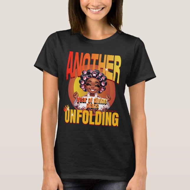 Ein weiteres Jahr göttlicher Pläne, die sich entfa T-Shirt (Vorderseite)