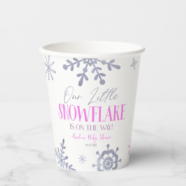 Ein wenig Schneeflocken Winter Pink Baby Dusche Pappbecher (Vorderseite)