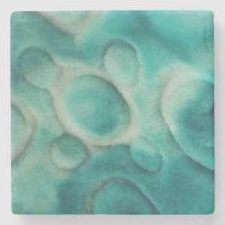 Ein wirbelndes Muster in aquamarin und hellbeige Steinuntersetzer