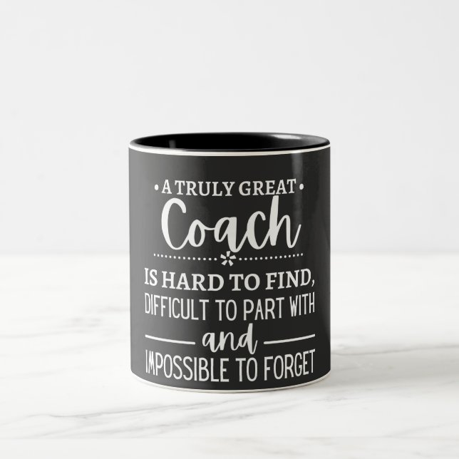 Ein wirklich großer Coach ist schwer zu finden Zweifarbige Tasse (Mittel)