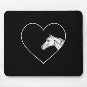 Ein wunderschönes weißes Pferd für die Girls im He Mousepad