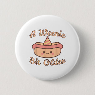 Ein Würstchen älter ist ein Niedlicher und lustige Button