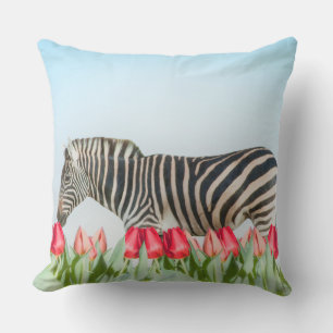 Ein Zebra unter den Tulpen Kissen