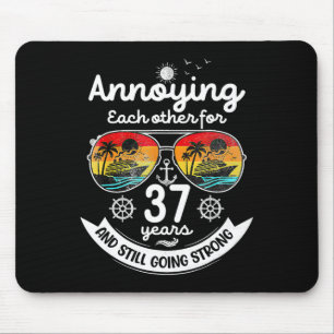 Einander 37 Jahre lang auf die Nerven gehen 37. Ho Mousepad