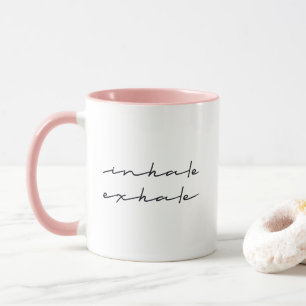 Einatmen der inspirierenden Tasse