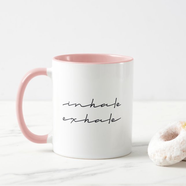 Einatmen der inspirierenden Tasse (Mit Donut)