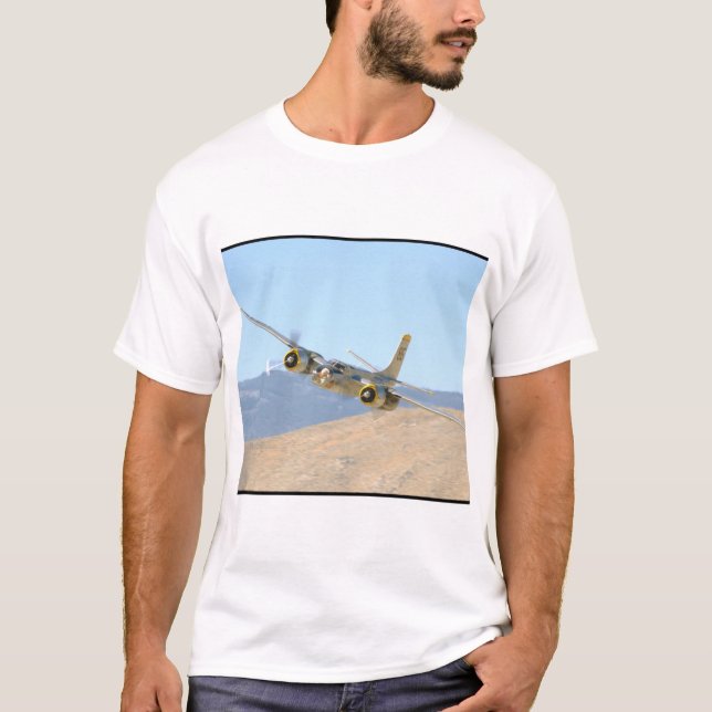 Eindringling Douglas A26, LuftView_WWII Flugzeuge T-Shirt (Vorderseite)
