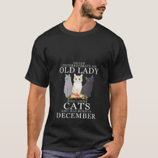 Eine alte Dame, die Katzen Liebe und im Dezember G T-Shirt