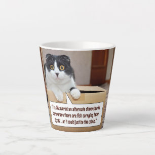 Eine alternative Dimensions-Lattentasse Milchtasse