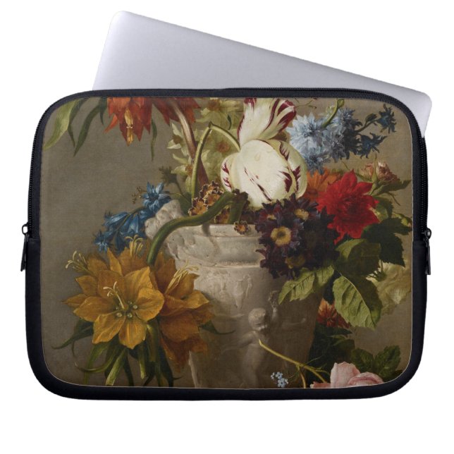 Eine Anordnung mit Blumen, 19. Jahrhundert Laptopschutzhülle (Vorderseite)