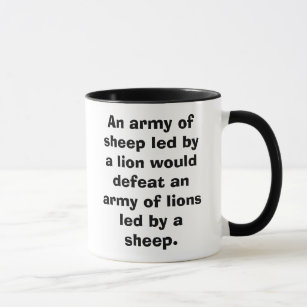 Eine Armee der Schafe, die durch einen Löwe Tasse