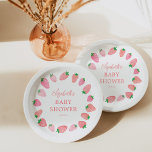 Eine Berry Sweet Strawberry Baby Dusche Pappteller<br><div class="desc">Niedliche Erdbeeren Babydusche Papier Teller.</div>
