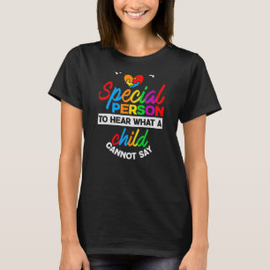 Eine besondere Person, die hört, was ein Kind nich T-Shirt