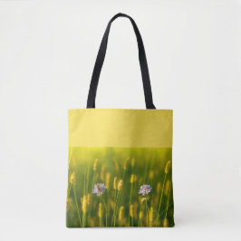 Eine Biene auf den wilden Blume des Frühlings Tasche