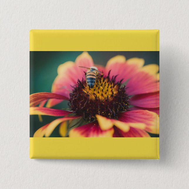 Eine Biene auf einer Blume Button (Vorderseite)