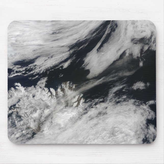 Eine blass graue Asche bläst vom Gipfel Mousepad (Vorne)