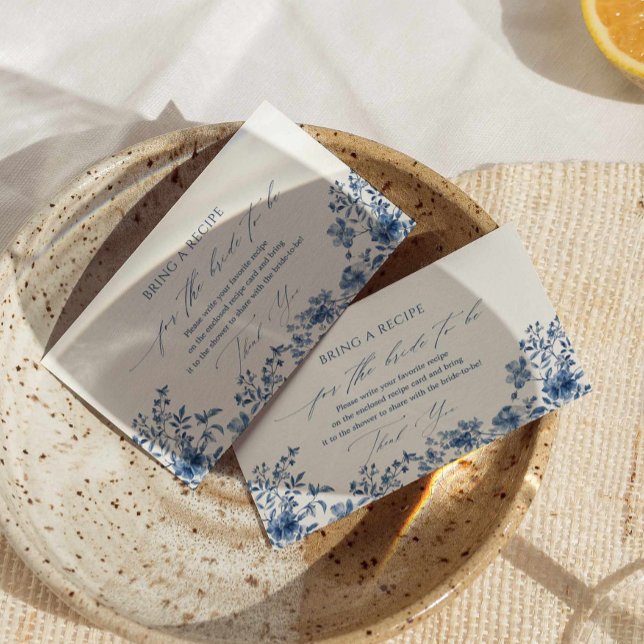 Eine Blaue Vintage Blumenrezeptkarte Begleitkarte (bring a recipe card for the bride to be blue floral card, blue chinoiserie bridal shower enclosure)