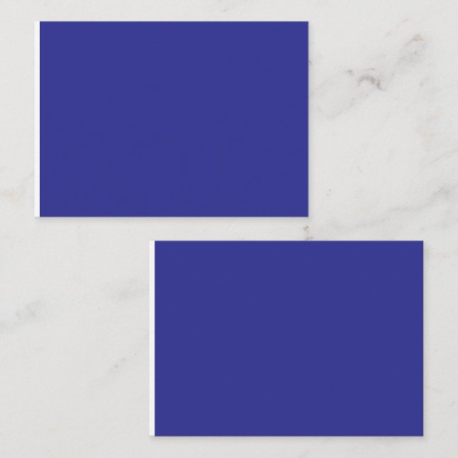 eine blaue Wand mit Uhr Platzkarte (Vorne/Hinten)