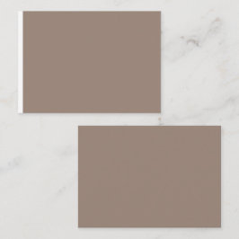 eine braune Mauer mit Platzkarte