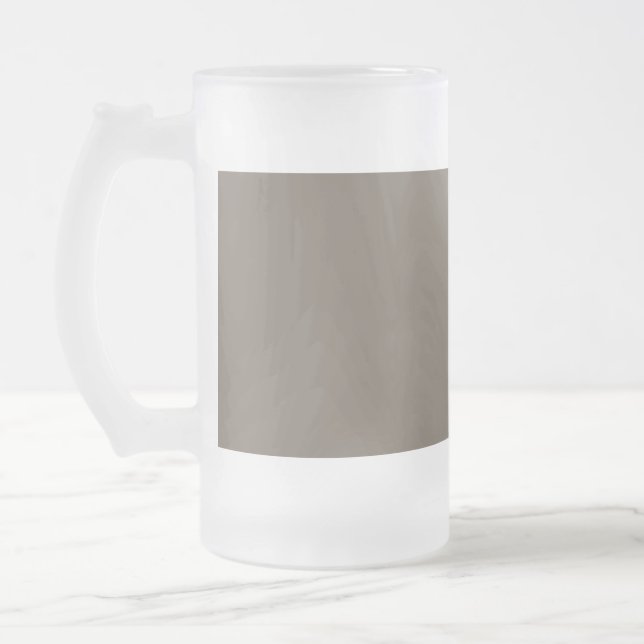 eine braune Wand mit einer schwarz-weißen Uhr Mattglas Bierglas (Links)