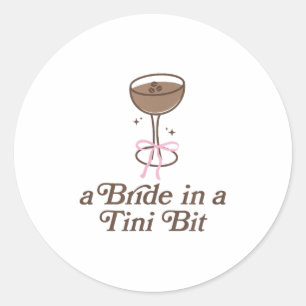 Eine Braut in einem Tini-Bit-Schwanz Bow Coquette  Runder Aufkleber