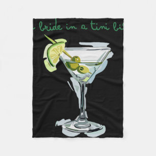 Eine Braut in einem winzigen Bride Schwanz Martini Fleecedecke