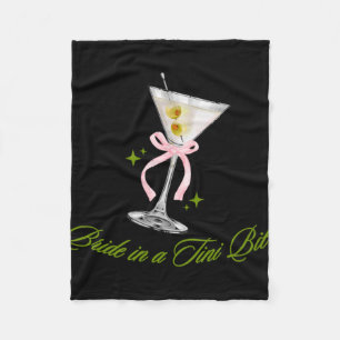 Eine Braut in einem winzigen Bride Schwanz Martini Fleecedecke