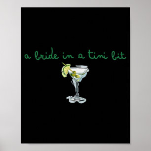 Eine Braut in einem winzigen Bride Schwanz Martini Poster