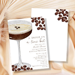 Eine Brille in einem Tini Bit Martini-Brautparty Einladung